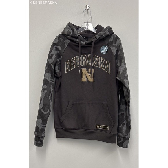 Colosseum Other - Colosseum‎ Camo Charcoal Men's Nebraska Military Appreciation Pullover Hoodie -S
